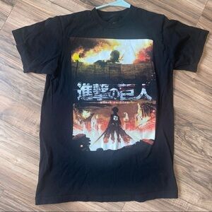 ATTACK ON TITANS GRAPHIC TEE ANIME SMALL